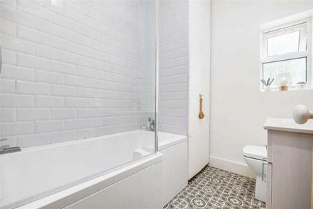 South Lambeth Road, Vauxhall, SW8 - Photo 5