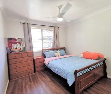 Spacious timber and tile floor. - Photo 5