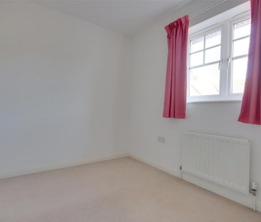 4 bedroom detached house to rent - Photo 2