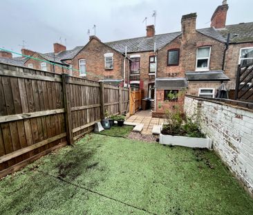 ***Two double bedrooms*** easy access into Derby city centre + Roya... - Photo 6