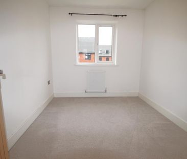 4 bedroom end of terrace house to rent - Photo 4