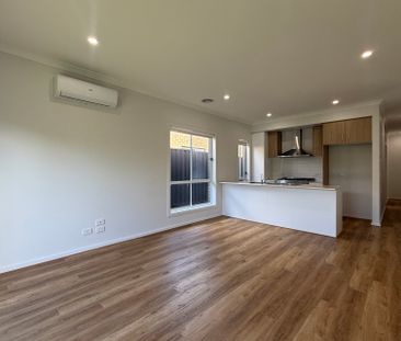 Spacious, Comfortable & Conveniently Located - Photo 6