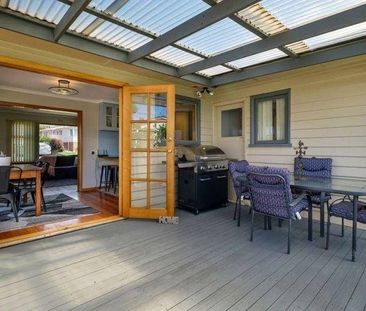 Family Home - Photo 2