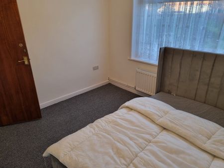Room in a Shared House, Parthenon Drive, L11 - Photo 4