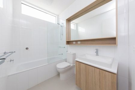 MODERN TOWNHOUSE WITH GARAGE - Photo 3