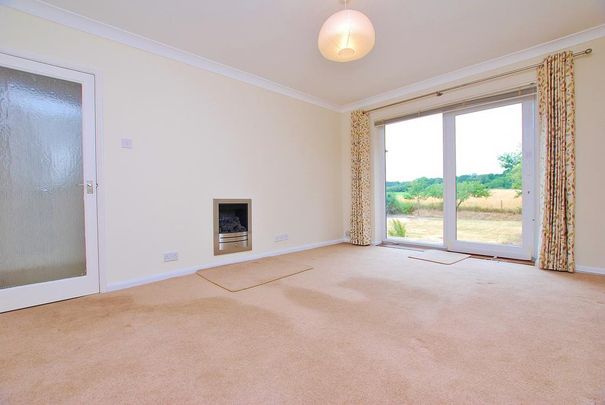 4 bedroom bungalow to rent - Photo 1