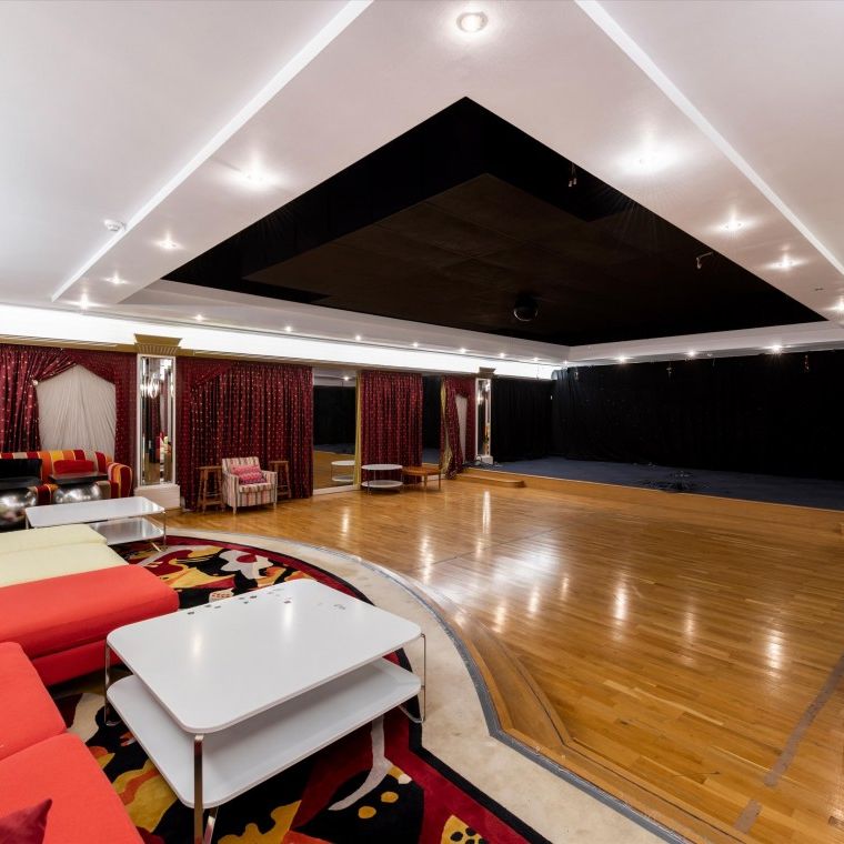 The Bishops Avenue London N2 - Photo 1