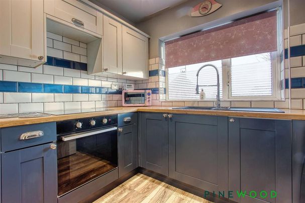 3 bedroom end of terrace house to rent - Photo 1