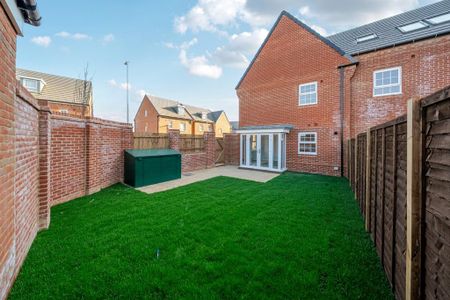 4 bedroom detached house to rent - Photo 2