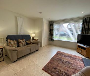 66 Woodview Crescent, Lisburn, BT28 1LF - Photo 2