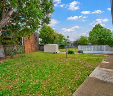 7 Glenlee Street, Arana Hills QLD 4054 - House For Rent | Domain - Photo 4