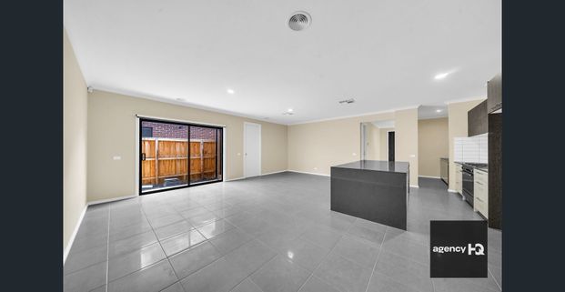 Stunning Family Home in Tarneit with 4 Bedrooms and 2 En-suits close to Riverdale North primary School - Photo 1