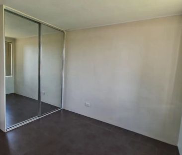 2 Bedroom in convenient location - Photo 2