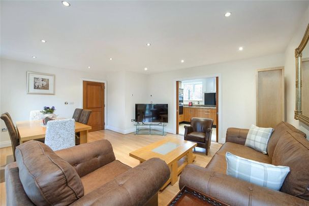 3 bedroom flat to rent - Photo 1