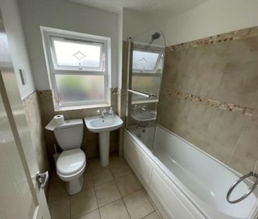 3 bedroom end of terrace house to rent - Photo 1