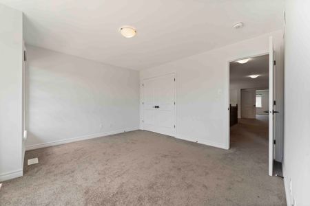 For Lease - 1010 Brian Good Avenue, Blossom Park - Airport and Area, Ontario - Photo 3