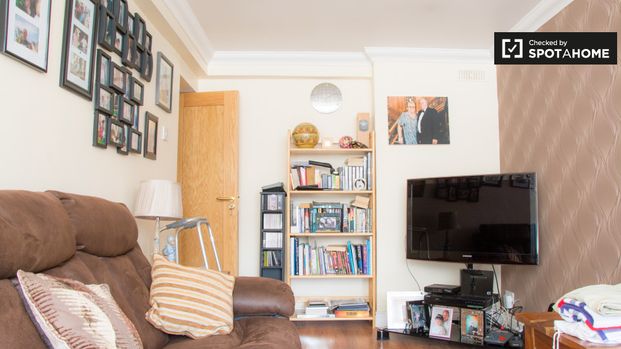 Lovely room in shared apartment in Artane, Dublin - Photo 1