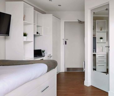 Penthouse Studio - Photo 5