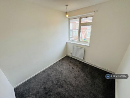 3 bedroom terraced house to rent - Photo 2