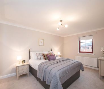 3 bedroom flat to rent - Photo 6