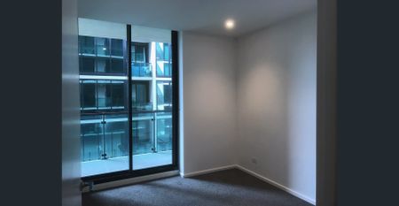 Spacious 2 Bedroom 2 Bathroom with 1 Car Park - Photo 2