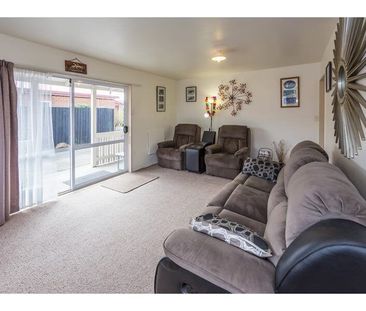 Lovely sunny warm two bedroom property townhouse - Photo 3