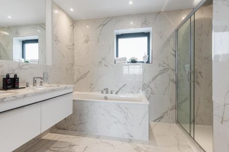 3 bedroom terraced house to rent - Photo 4