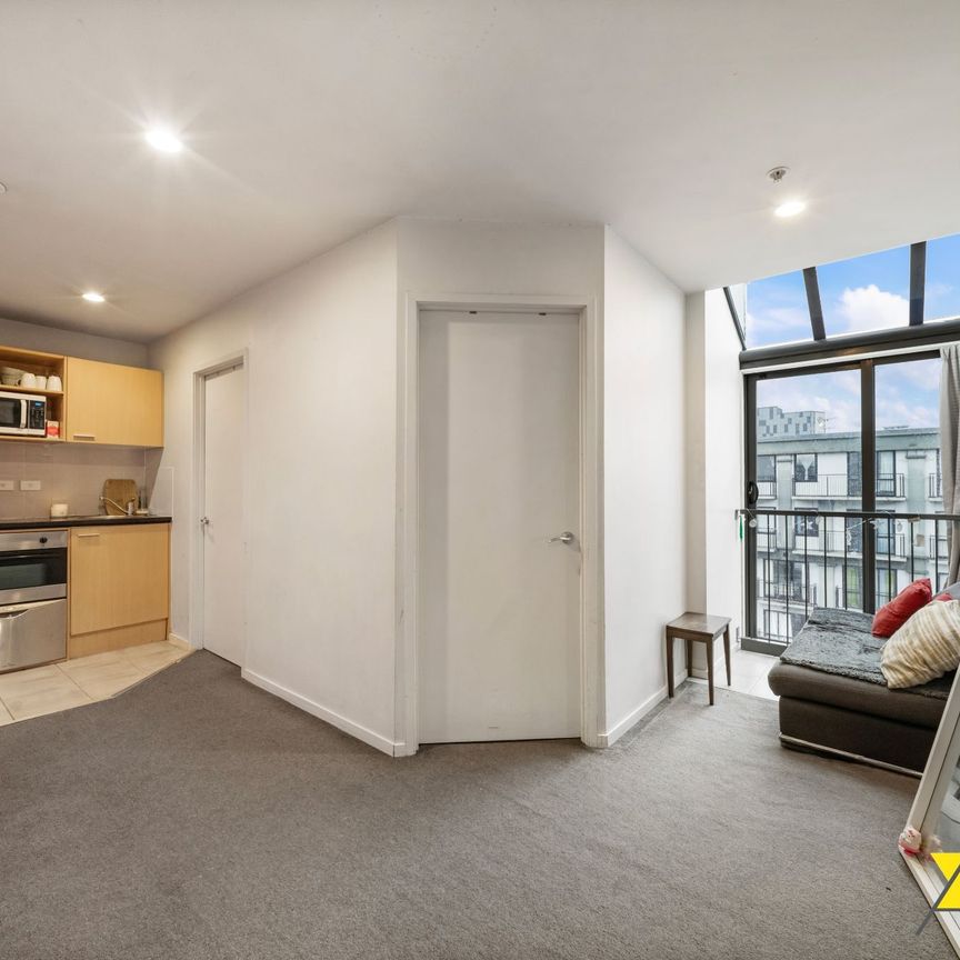 City Living Made Easy - 3-Bedroom Apartment on Queen Street - Photo 1