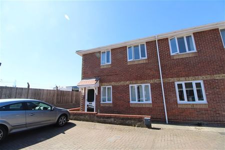 Westminster Court, Whitehall Close, Colchester - Photo 2