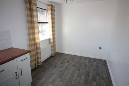 3 bed Town House - Photo 4