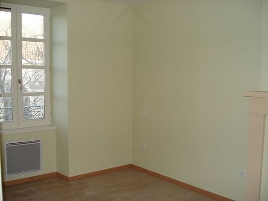 Location Appartement 4 pièces 80m² FONTENAY LE COMTE 85200 - Photo 1