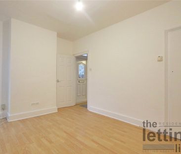 Wellington Avenue, London, N9 0RP - Photo 3