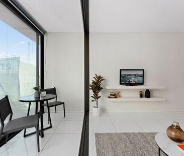 Fully Furnished One Bedroom Apartment - Photo 2