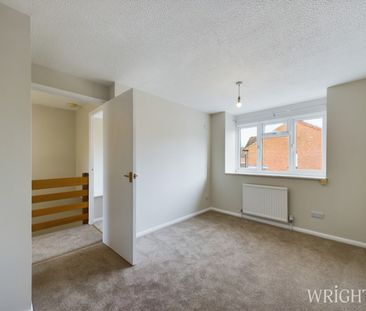 3 bedroom Mid Terraced House - Harwood Close, Welwyn Garden City - Photo 6