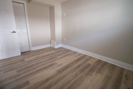 BRAND NEW STUNNING APARTMENT AVAILABLE IN WELLAND - Photo 2