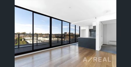 City views on the expansive balcony! - Photo 2