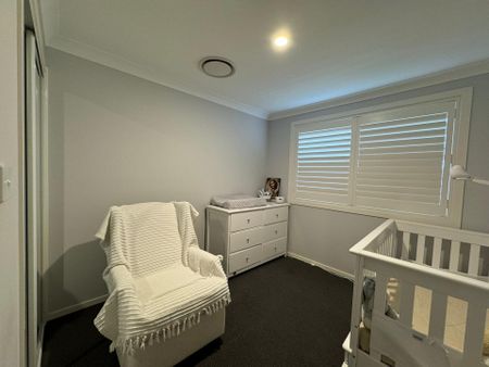 Near New&comma; Modern 4 Bedroom Family Home&excl; - Photo 3