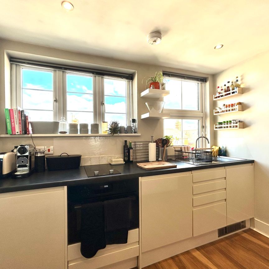 Milman Road, Berkshire Milman Road, Berkshire - Photo 2