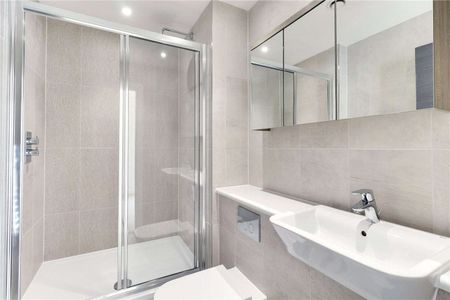 A stylish apartment boasting contemporary accommodation. - Photo 5