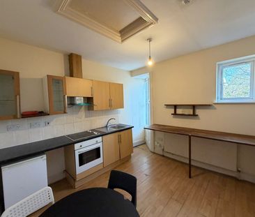 Studio Flat, Pownall Gardens, TW3 - Photo 3