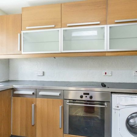 Minstrel Gardens, KT5, London - Photo 4