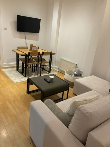Garden Flat for Rent on High Street in Berkhamsted - Photo 4