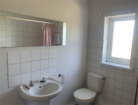 1 Bedroom Apartment To Let - Photo 5
