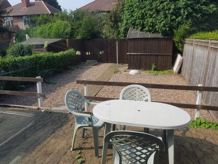 1 bedroom in a house share to rent - Photo 5