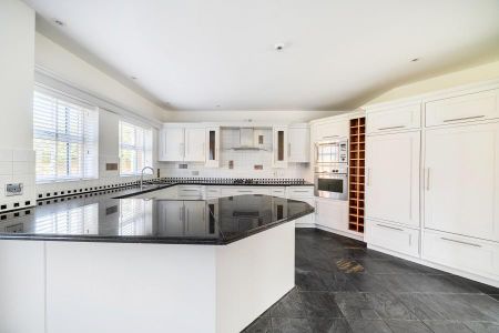 4 bedroom detached house to rent - Photo 5