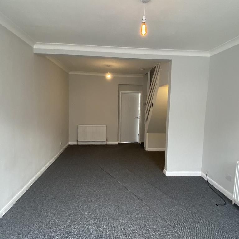 2 bedroom end of terrace house to rent - Photo 1
