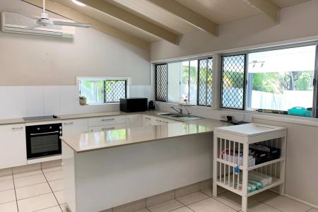 Minutes to Beach & Shops - Photo 5