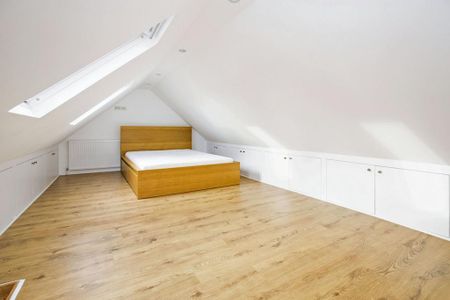 4 bedroom link detached house to rent - Photo 2