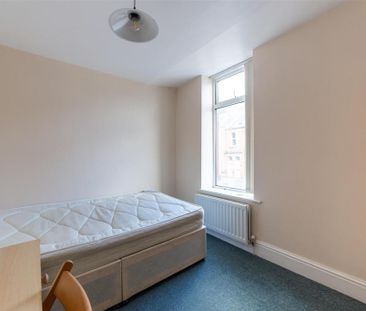 5 bedroom maisonette to rent - Photo 2