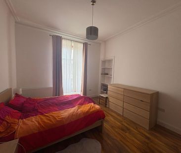 3 bedroom flat to rent - Photo 3
